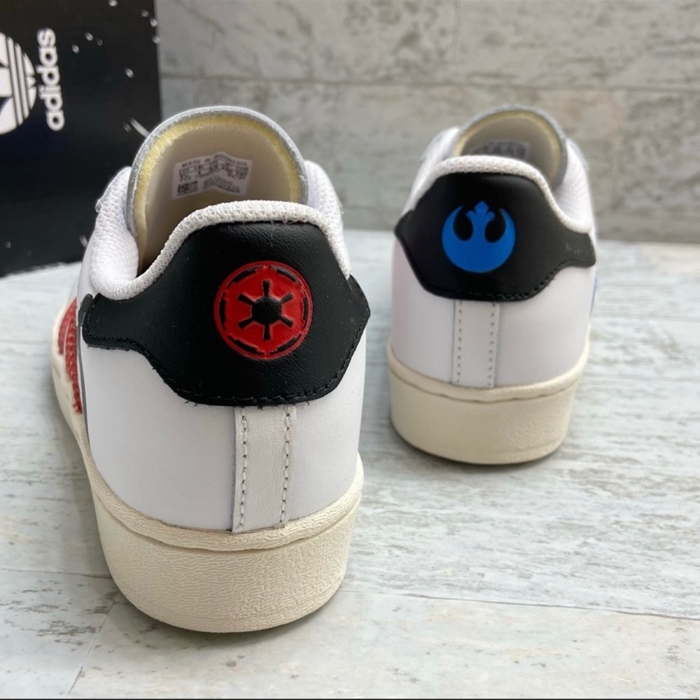 ๐ Adidas Superstar Star Wars sneakers - Picture 5 of 8